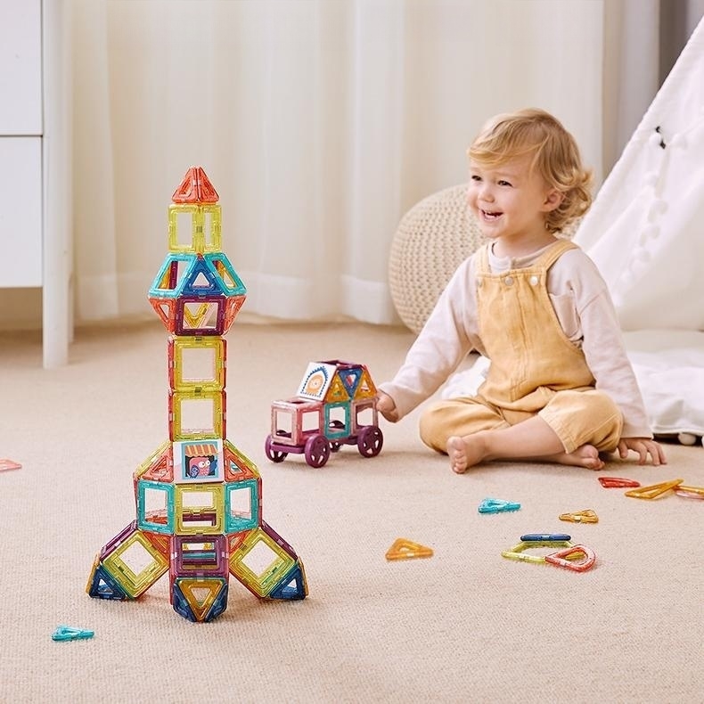 a kid playing magnetic building blocks